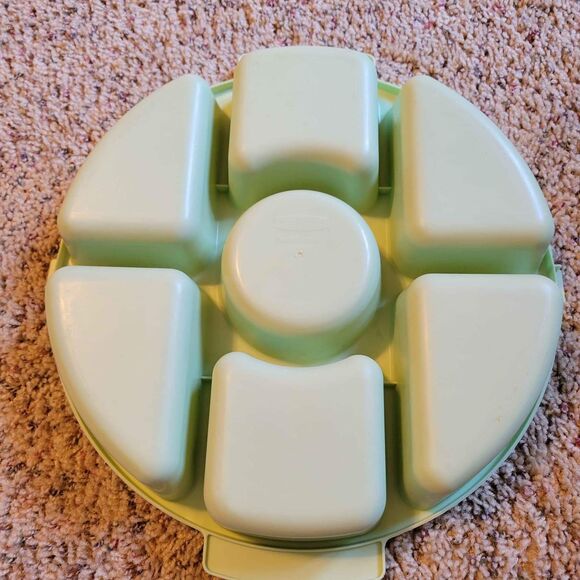 Vintage rubbermaid Serve N Save container and lid - Picture 4 of 4